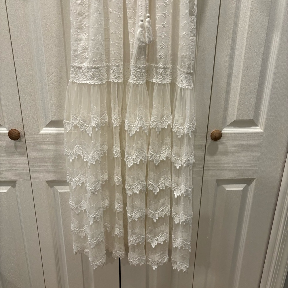Elegant White Lace Maxi Dress - Picture 3 of 10